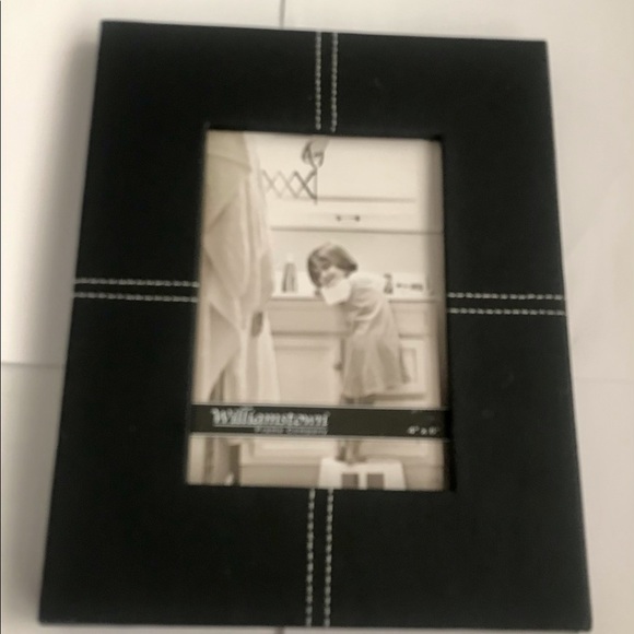 New Williamstown Frame Company Brown Picture Frame